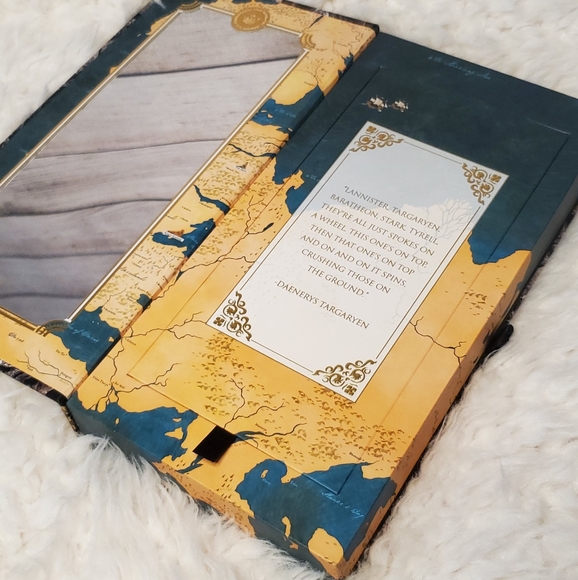 NEW LE Urban Decay Game of Thrones Palette - Picture 3 of 6